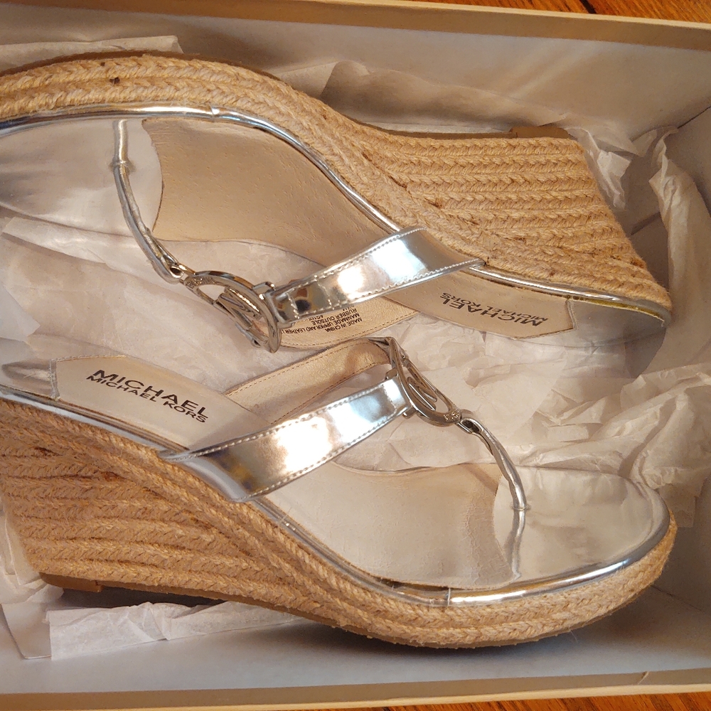 New in Box - Michael Kors wedge sandal - size 9.5 - Picture 8 of 8